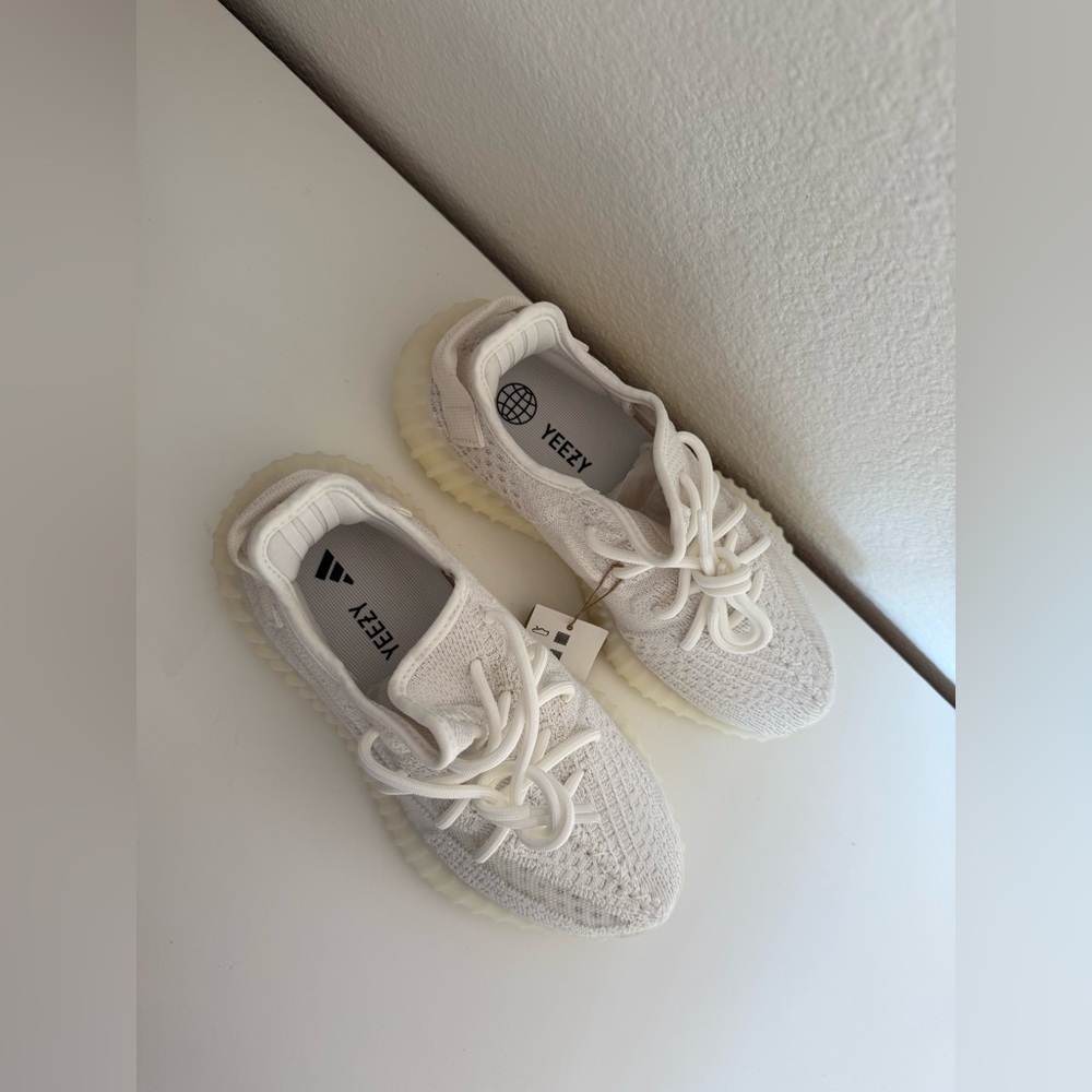 New Yeezy 350 sneakers women’s 100% authentic - Picture 7 of 11